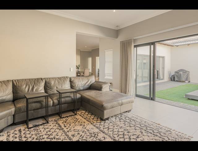4 BEDROOM FREEHOLD FOR SALE IN PARKLANDS NORTH
